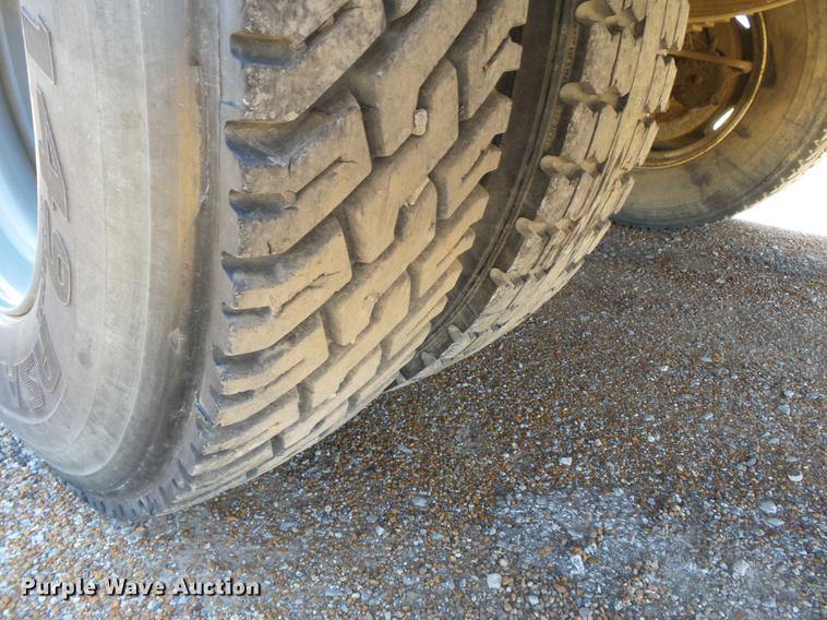 image for item DB7150 1995 Ford F800 utility bed truck with crane