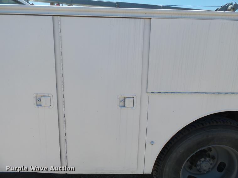 image for item DB7150 1995 Ford F800 utility bed truck with crane