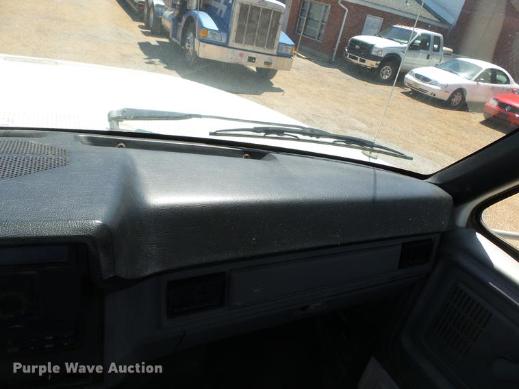 image for item DB7150 1995 Ford F800 utility bed truck with crane