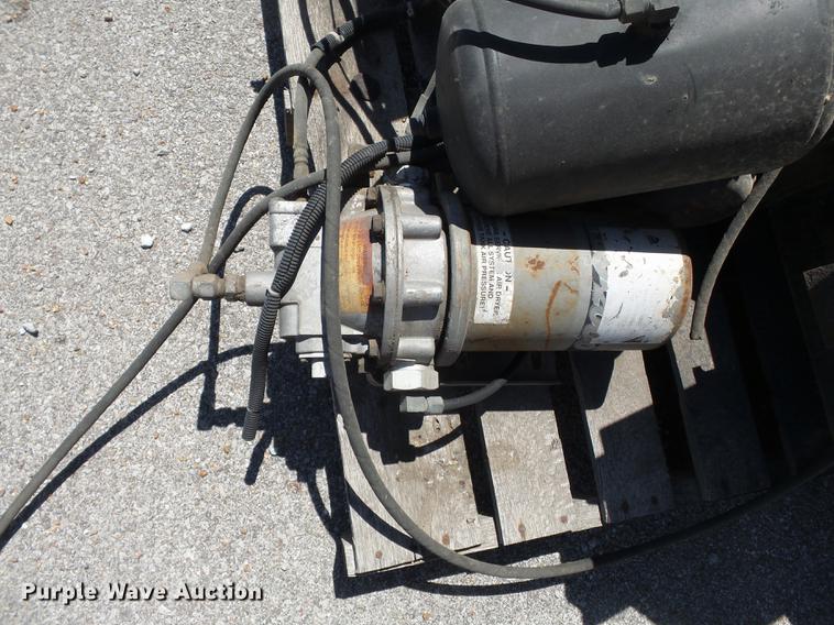 image for item DB7154 Ford F800 medium duty rail gear