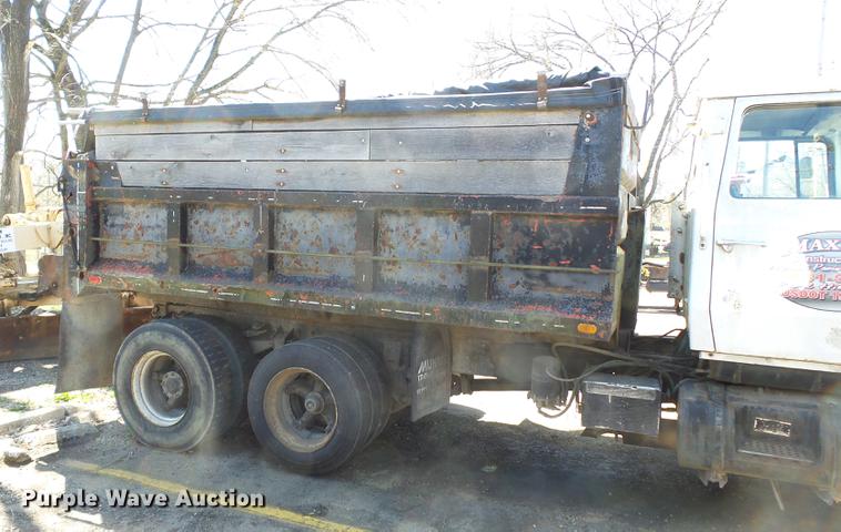 image for item DB7172 1987 Ford LN9000 dump truck