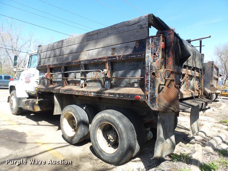 image for item DB7172 1987 Ford LN9000 dump truck
