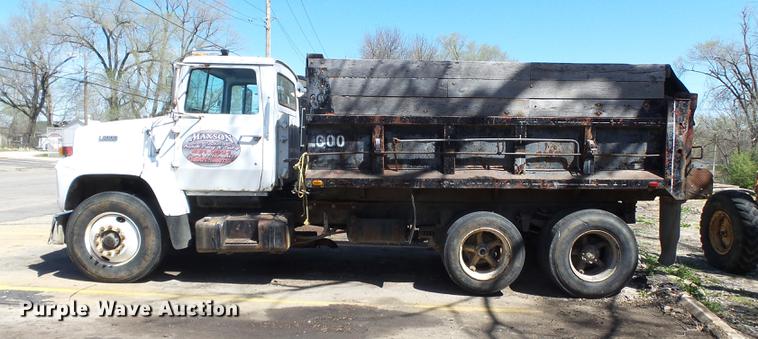 image for item DB7172 1987 Ford LN9000 dump truck