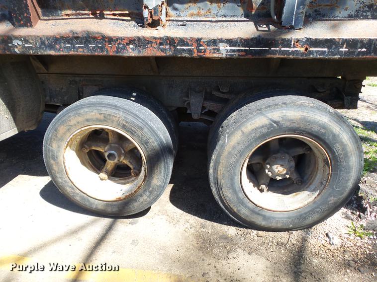 image for item DB7172 1987 Ford LN9000 dump truck