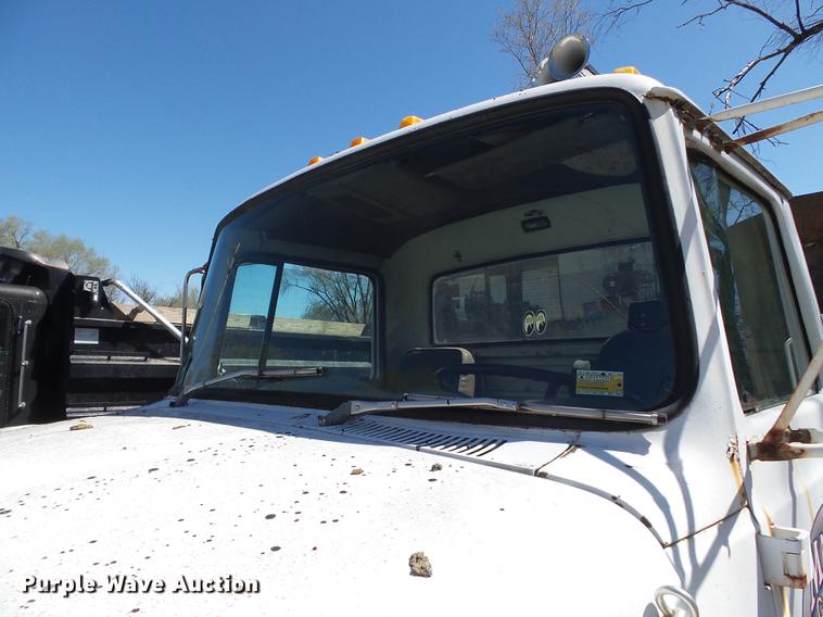 image for item DB7172 1987 Ford LN9000 dump truck