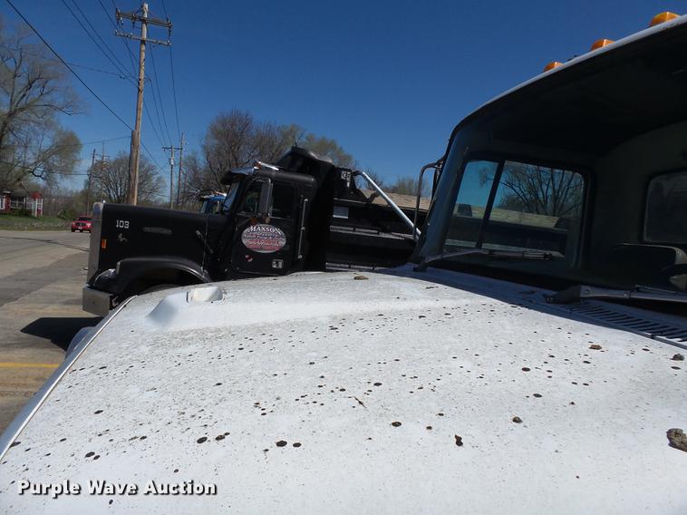 image for item DB7172 1987 Ford LN9000 dump truck