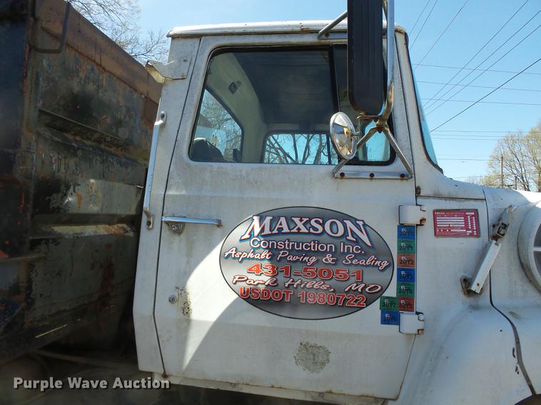 image for item DB7172 1987 Ford LN9000 dump truck