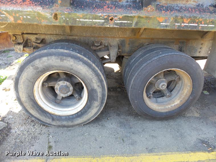 image for item DB7172 1987 Ford LN9000 dump truck