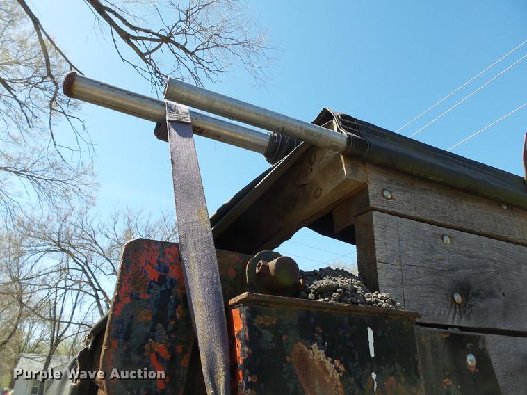 image for item DB7172 1987 Ford LN9000 dump truck