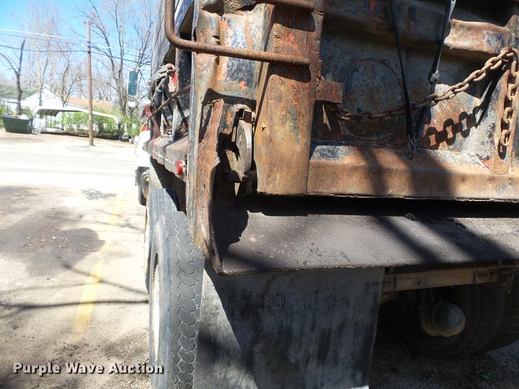 image for item DB7172 1987 Ford LN9000 dump truck