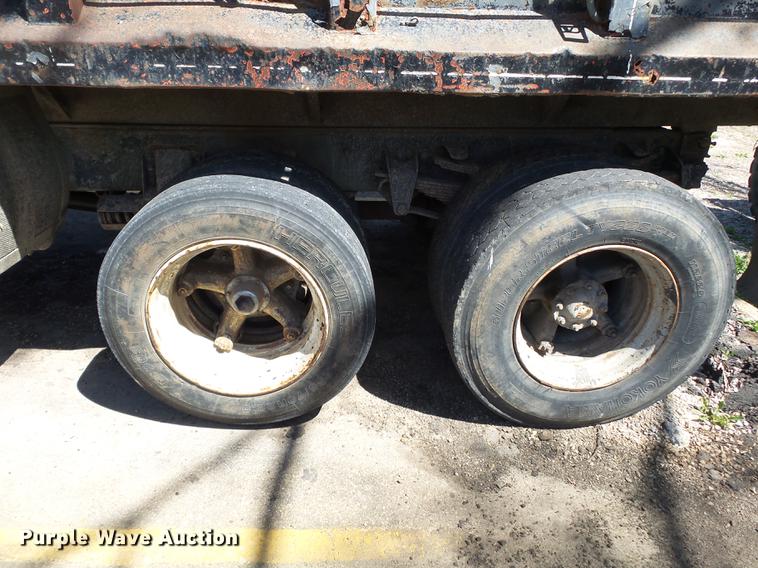 image for item DB7172 1987 Ford LN9000 dump truck