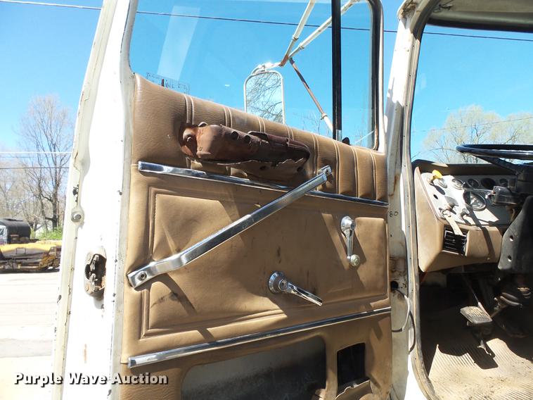 image for item DB7172 1987 Ford LN9000 dump truck