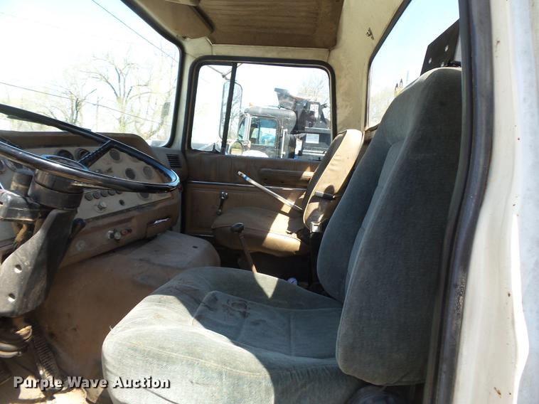 image for item DB7172 1987 Ford LN9000 dump truck