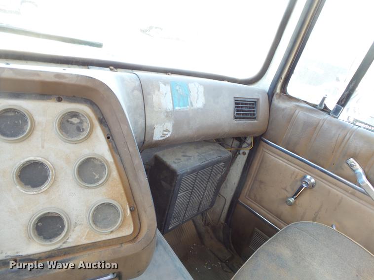 image for item DB7172 1987 Ford LN9000 dump truck