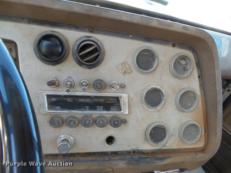 image for item DB7172 1987 Ford LN9000 dump truck