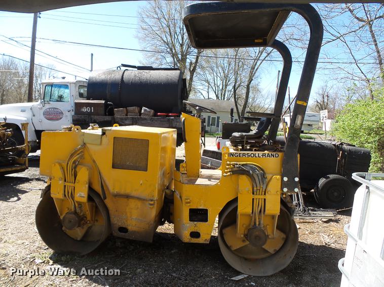 image for item DB7174 1996 Ingersoll Rand DD22 double drum vibratory roller