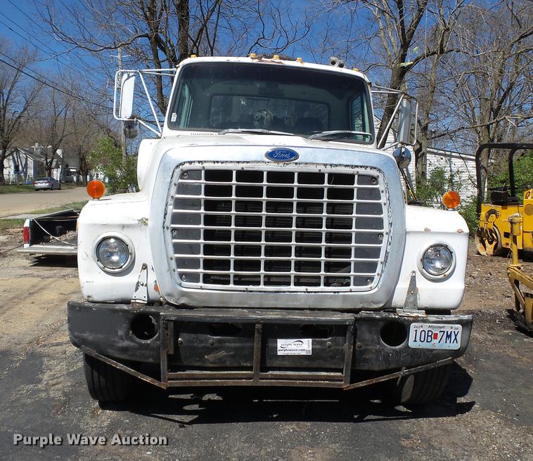 image for item DB7175 1982 Ford L9000 tank truck