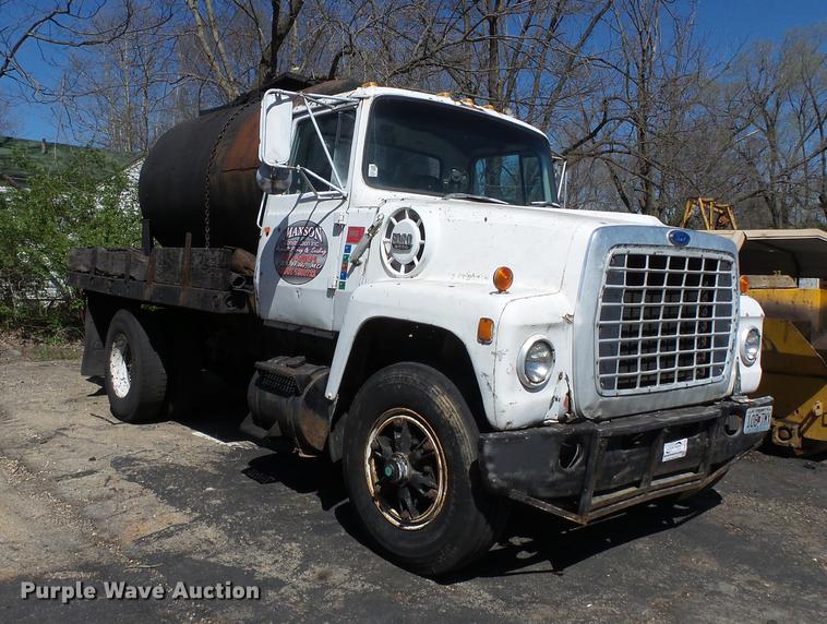 image for item DB7175 1982 Ford L9000 tank truck