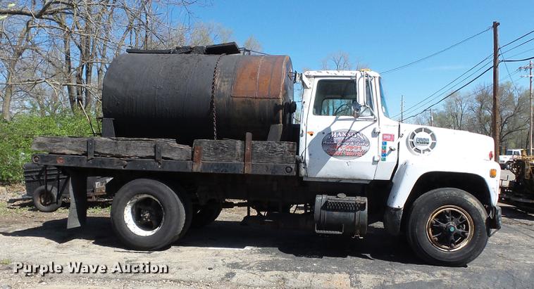 image for item DB7175 1982 Ford L9000 tank truck