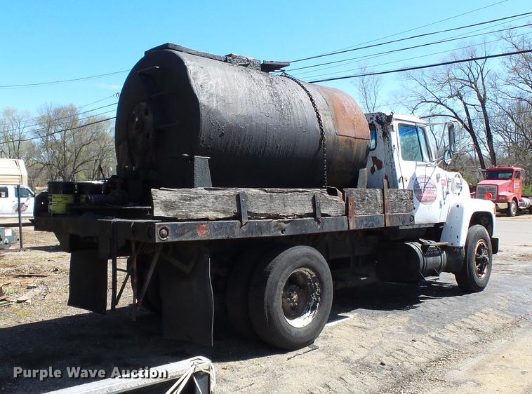 image for item DB7175 1982 Ford L9000 tank truck