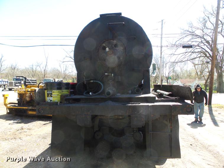 image for item DB7175 1982 Ford L9000 tank truck