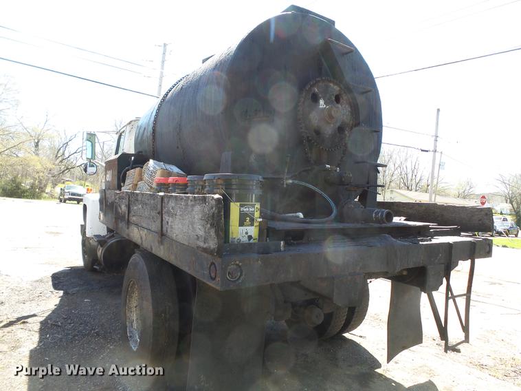 image for item DB7175 1982 Ford L9000 tank truck