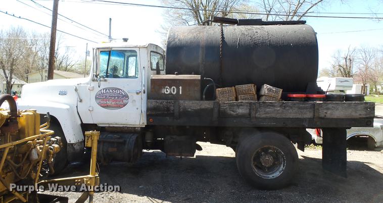image for item DB7175 1982 Ford L9000 tank truck