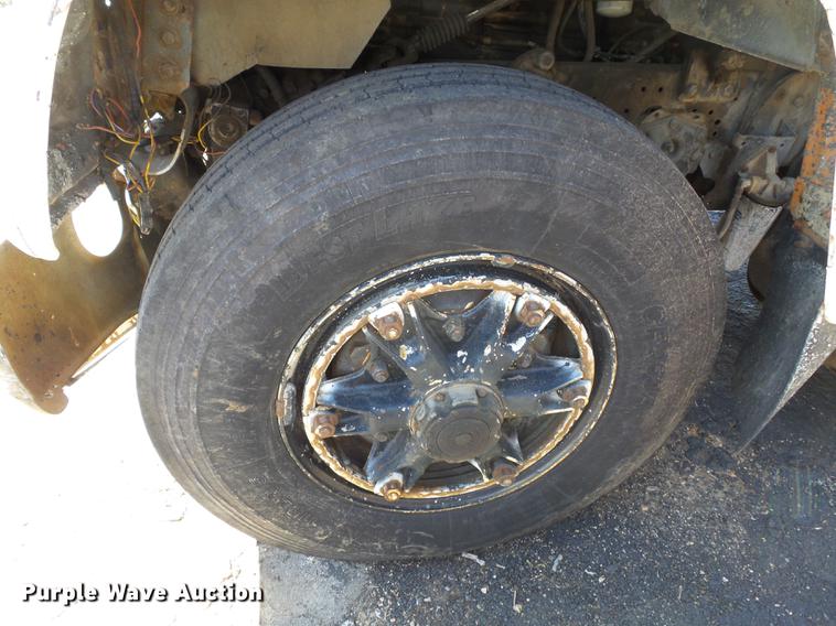 image for item DB7175 1982 Ford L9000 tank truck