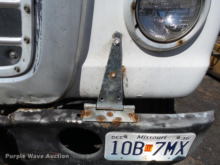 image for item DB7175 1982 Ford L9000 tank truck