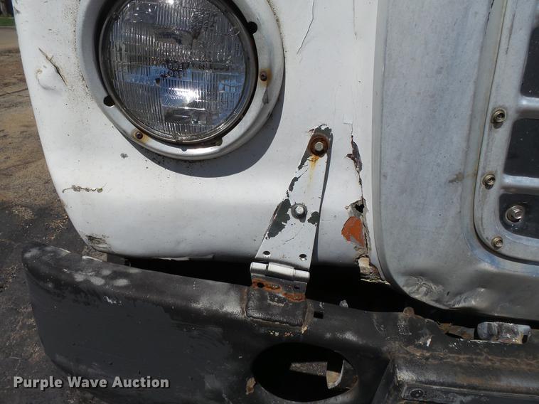 image for item DB7175 1982 Ford L9000 tank truck