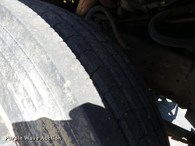 image for item DB7175 1982 Ford L9000 tank truck