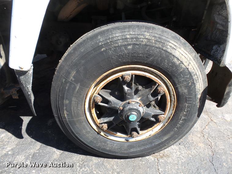 image for item DB7175 1982 Ford L9000 tank truck