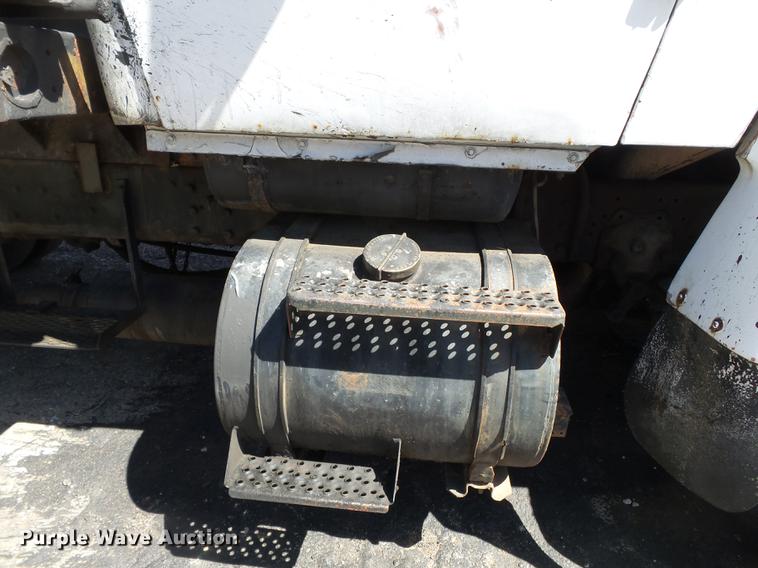 image for item DB7175 1982 Ford L9000 tank truck