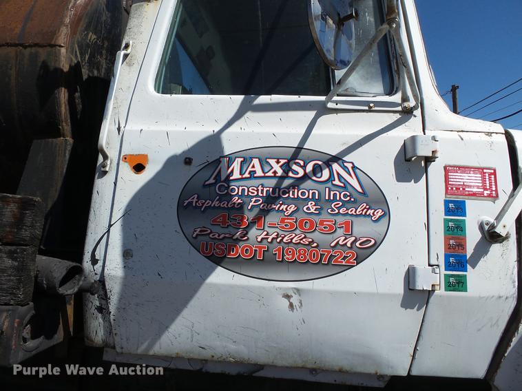 image for item DB7175 1982 Ford L9000 tank truck