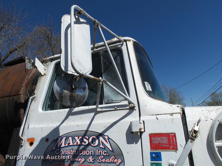 image for item DB7175 1982 Ford L9000 tank truck