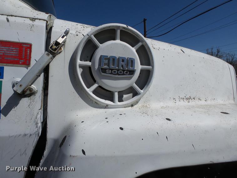 image for item DB7175 1982 Ford L9000 tank truck