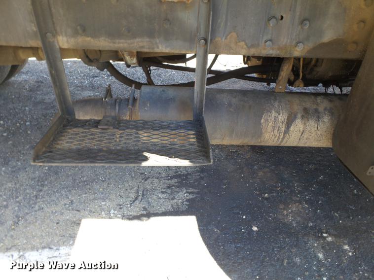 image for item DB7175 1982 Ford L9000 tank truck