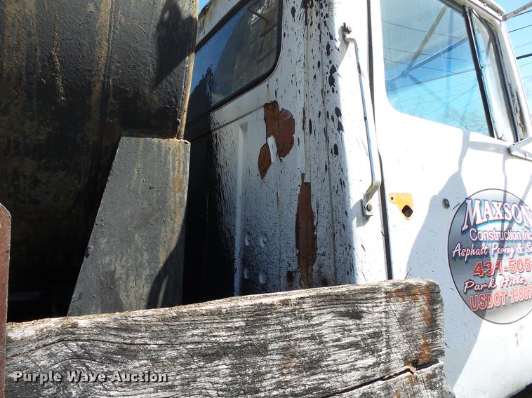 image for item DB7175 1982 Ford L9000 tank truck