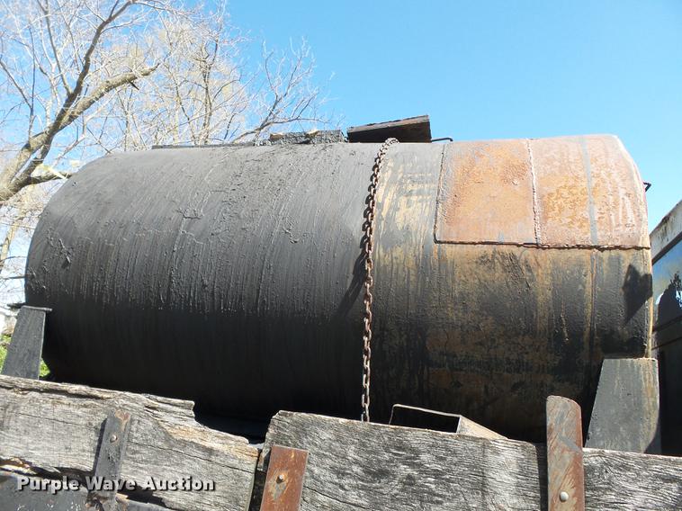 image for item DB7175 1982 Ford L9000 tank truck