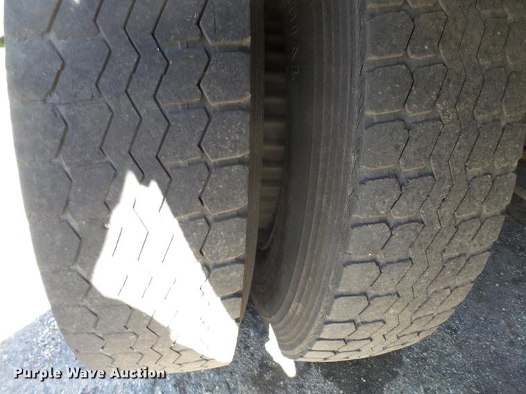 image for item DB7175 1982 Ford L9000 tank truck