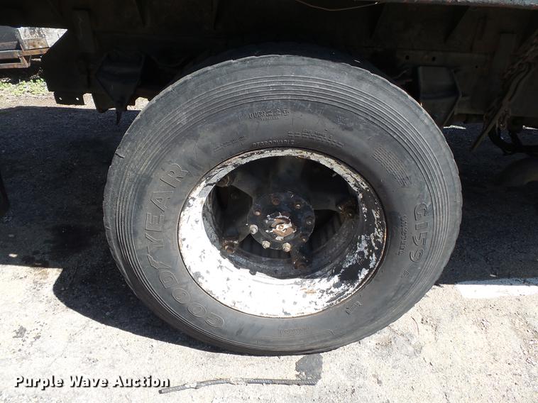 image for item DB7175 1982 Ford L9000 tank truck