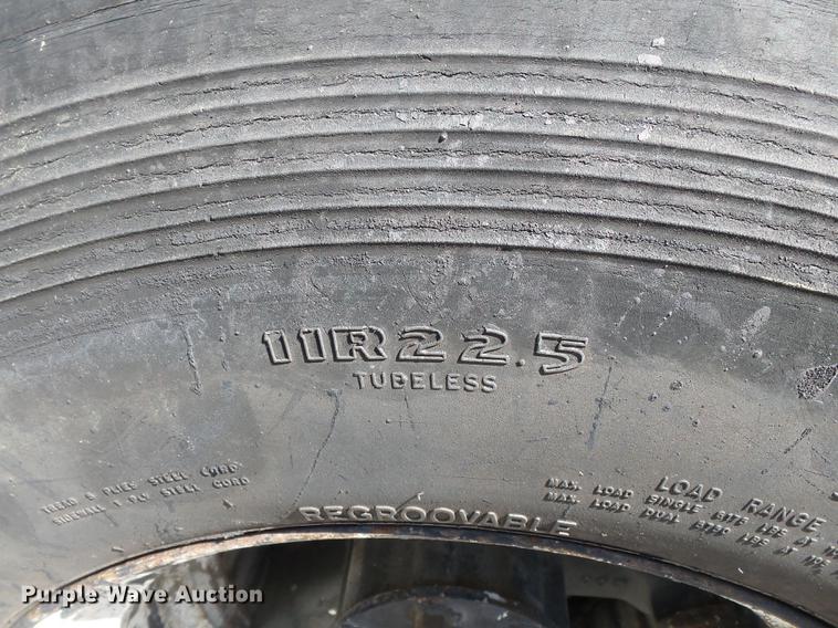 image for item DB7175 1982 Ford L9000 tank truck