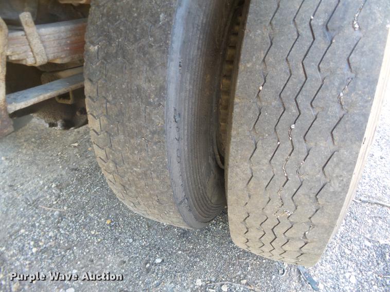 image for item DB7175 1982 Ford L9000 tank truck