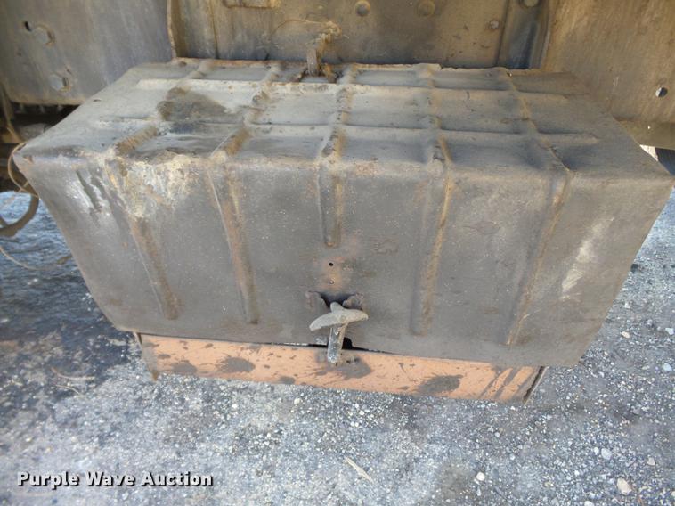 image for item DB7175 1982 Ford L9000 tank truck