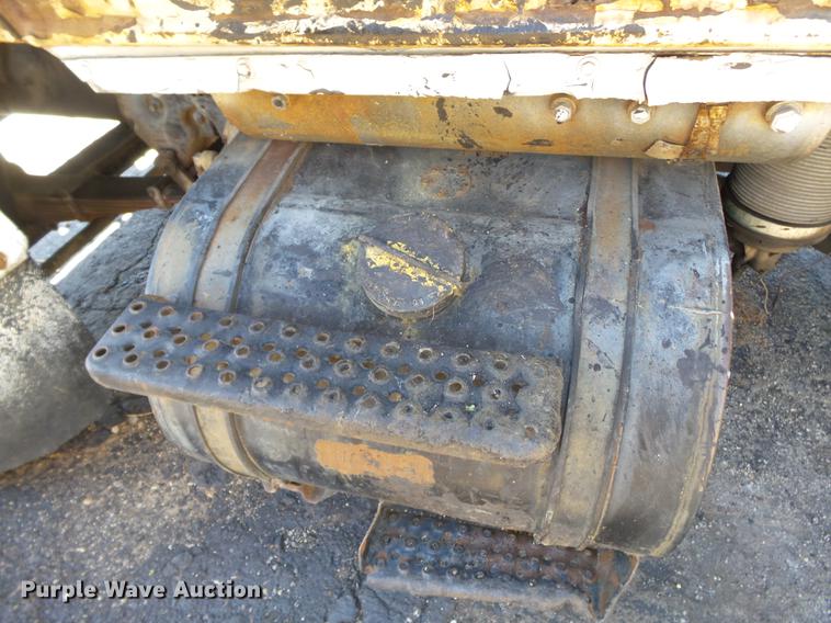 image for item DB7175 1982 Ford L9000 tank truck