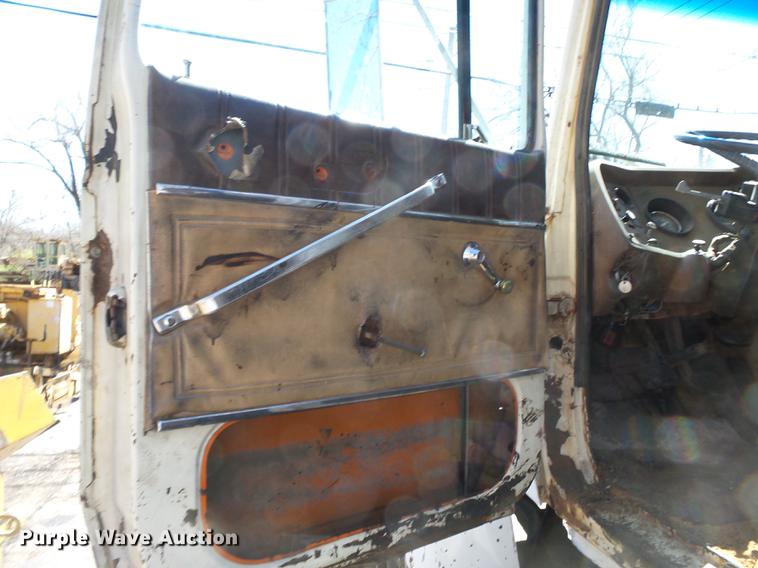 image for item DB7175 1982 Ford L9000 tank truck