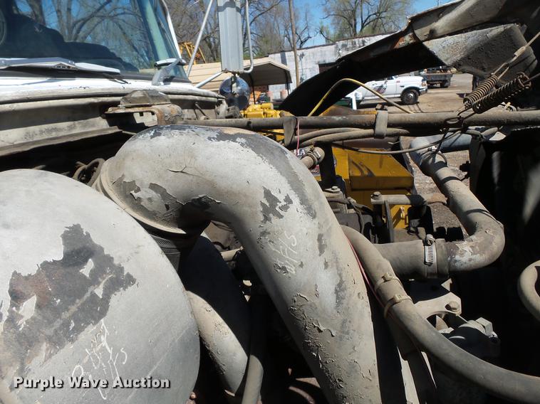 image for item DB7175 1982 Ford L9000 tank truck