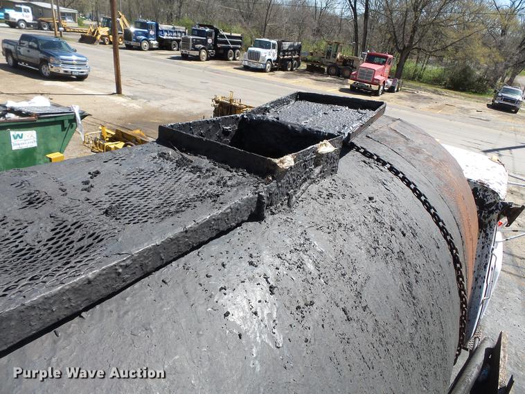 image for item DB7175 1982 Ford L9000 tank truck