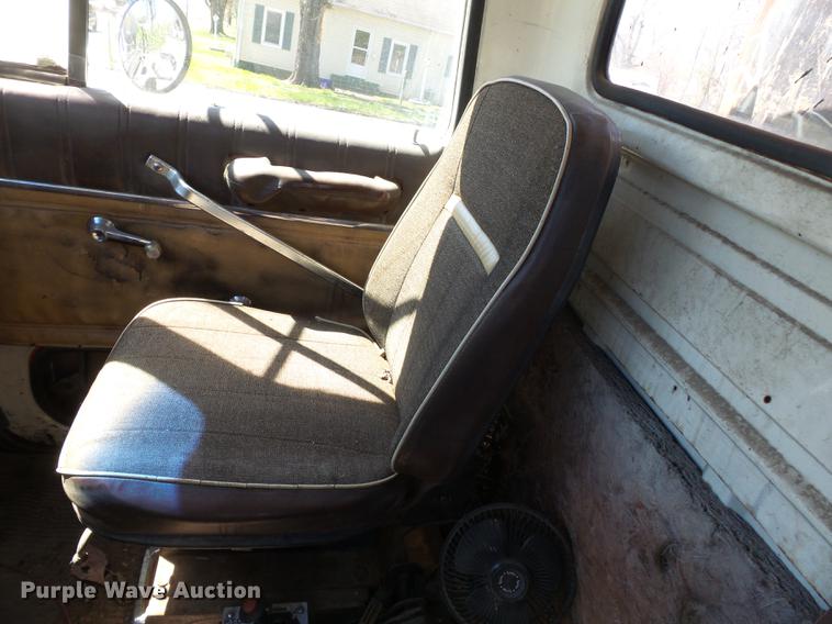 image for item DB7175 1982 Ford L9000 tank truck