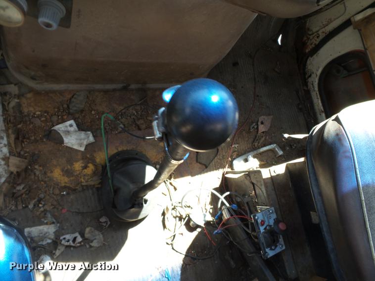 image for item DB7175 1982 Ford L9000 tank truck